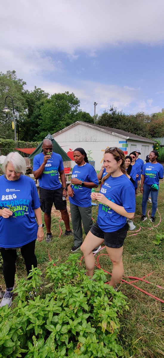 Amazing teamwork &amp; service! Our volunteers harvested produce &amp; weeded gardens, growing a stronger, connected neighborhood. Thanks to <a href="/G_Communities/">Global Communities</a>' Black Employee Resource Group for hosting at <a href="/DCDPR/">DC Parks & Recreation #WhereFunHappens</a> Lederer Gardens &amp; <a href="/newvillagesd/">Project New Village</a>'s Mt. Hope Gardens. #StrongerCommunityDay 💪🏾🌱