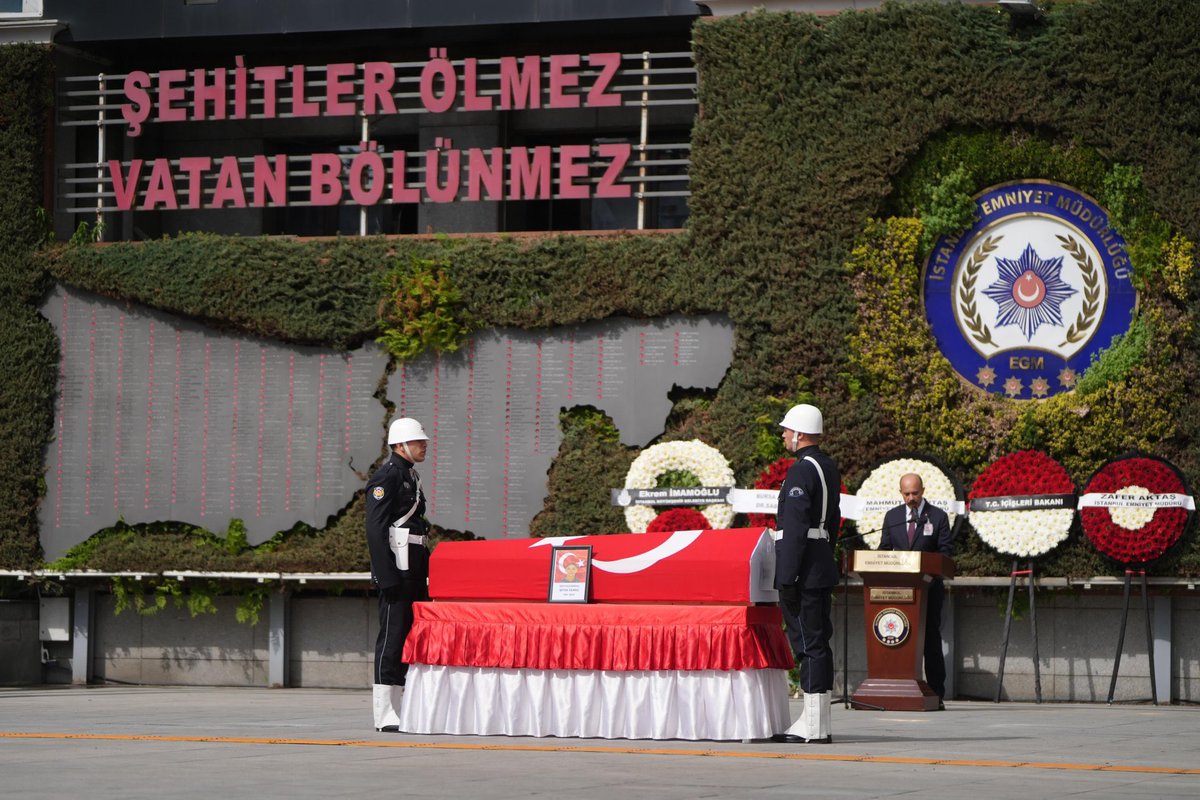erdalaksu_68's tweet photo. Ey mavi göklerin beyaz ve kızıl süsü,
Kız kardeşimin gelinliği, şehidimin son örtüsü,
Işık ışık, dalga dalga bayrağım!
Senin destanını okudum, senin destanını yazacağım .🇹🇷
#SeydaYILMAZ https://t.co/H7Ele6oVVz
