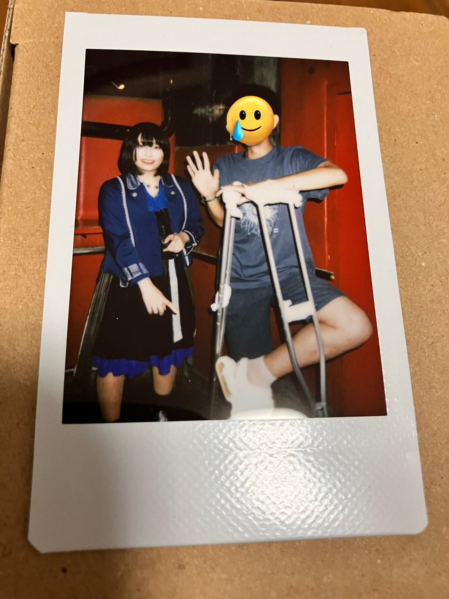 ho_ri_active's tweet photo. 👨🏻‍⚕️｢足着いて歩けないんじゃこれ捻挫じゃないね〜｣
てなわけで骨折でした

🐱｢他のふぁんずにアンサンぶるで骨折したの言っていい？笑笑｣

🦀｢(いいけど大体みんな知ってるんだよな…)｣

(CYNHNオタク3人目の骨折事例らしい)
@ナカフェス https://t.co/TIiTVuhJGi