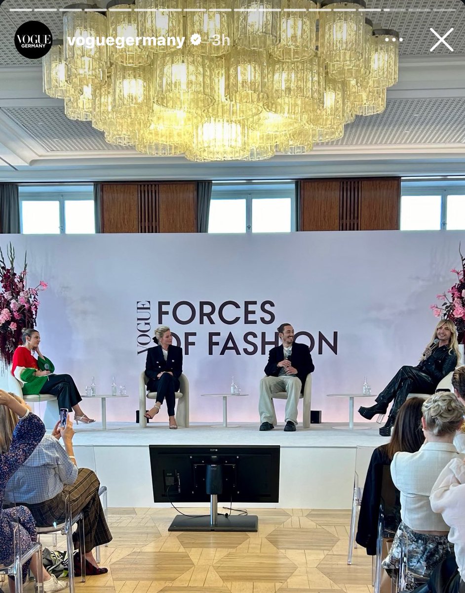 Samira_Ghaderi's tweet photo. Kerstin Weng, head of Vogue Germany, in a striking KURDISTAN flag crochet sweater by designer Sezgin Kivrim at Vogue’s 1st ever Forces of Fashion event in Berlin. AMAZING!! 😍

#Kurdistan ☀️ 

@VOGUE_Germany https://t.co/sdqjGVtVYv