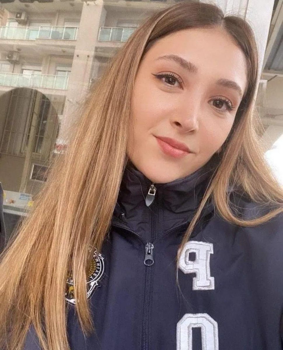 Pırıl pırıl gencecik, bizi koruyup kollamak, düzen sağlamak için bir meslek seçmiş polis memurumuz, kardeşimiz. 
Çok üzgünüm. Allah’tan şehidimize rahmet, ailesine sabır dilerim.