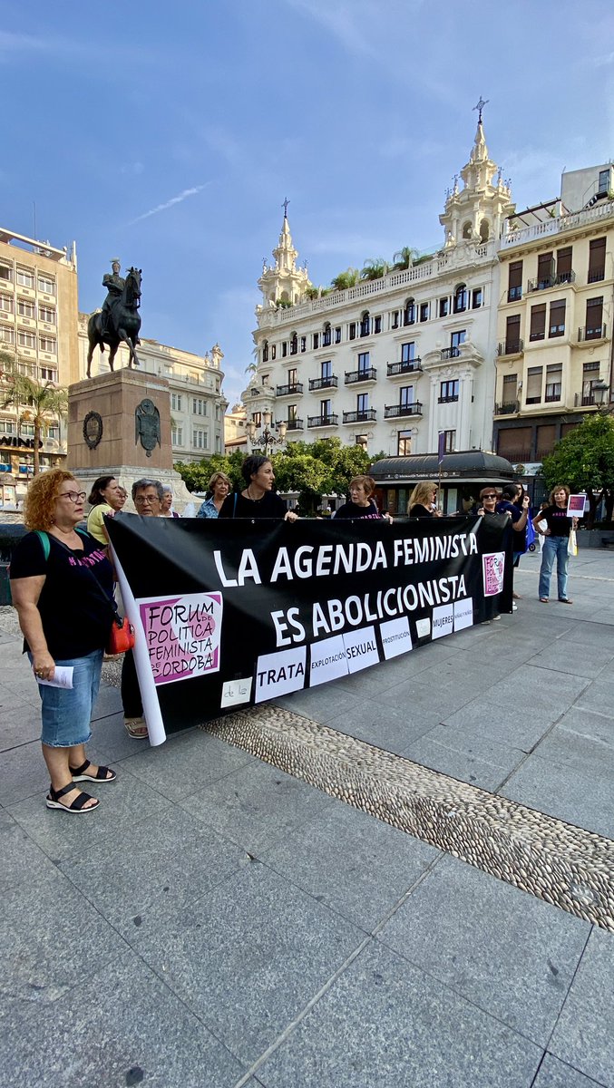 Concentración #feminista #abolicionista por el #23S en contra de la trata de personas y la explotación sexu4l en la Plaza de las Tendillas de Córdoba. 💜