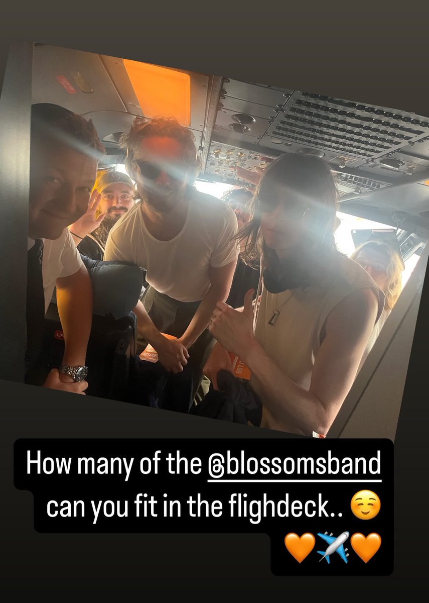 Flew <a href="/BlossomsBand/">BLOSSOMS</a> back from their gig in Malta today…what a cracking group of people. Apologies for not knowing who ‘Gary’ was….🤣😂. 
Good to meet you all. #theblossoms