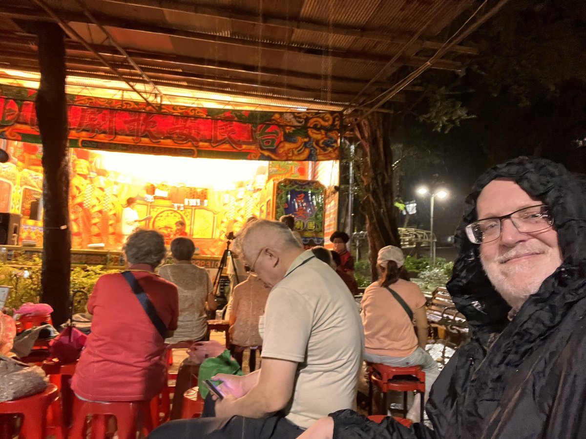 ninedragonspot's tweet photo. I have discovered that the rain poncho I wear to outdoor performances of Taiwanese opera makes me look like Death from Bergman’s Seventh Seal.

#kuaáhì #歌仔戲 #TaiwaneseOpera https://t.co/t8ge7iZeo2