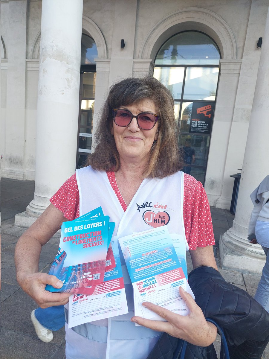 La_CNL's tweet photo. À la veille du Congrès HLM, la CNL est mobilisée à Montpellier pour le Gel des loyers et la construction de logements sociaux 👉 Signez la pétition sur @Change https://t.co/Iaq1YpONfL