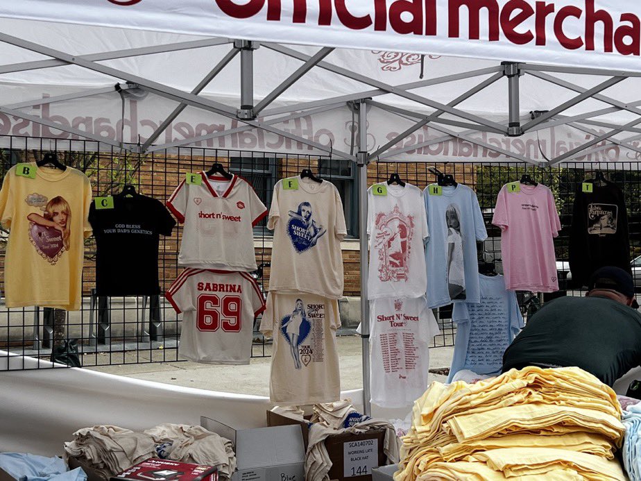 💋 MERCH PRICES 💋

Blue hoodie: $85
Socks: $20
Hat: $40
Yellow tee: $50
Tour date tees: $50
Juno genetics tee: $45
Tote: $30
Jersey: $80
Camaraderie tee: $50
Brown crewneck: $80
Alt cover CD: $15
Vinyl: $35

*tax will be added at checkout

#ShortnSweetTour #ColumbusShortnSweet