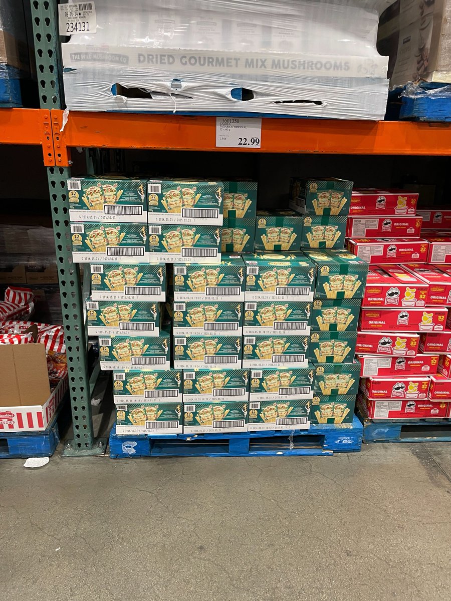 バンクーバーのコストコに、カルビーのじゃがりこがありましたよ〜。1ケース 22.99ドルでした。