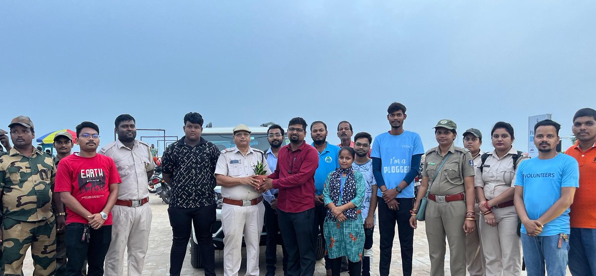 itsBiswajeet's tweet photo. successfully conducted the 
#Swachhta_Hi_Seva campaign at Paradeep Sea Beach, bringing together volunteers, locals to promote cleanliness and community service.
Organized by Kujanga (Wild Life Range ) @dfomangrovefdwl and @NccParadip33236,
Voluntary  Participated @SATTVIC_SOUL https://t.co/1EcSdboppv