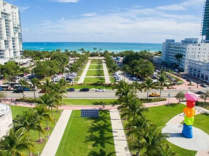 Papilon_Travels's tweet photo. Discover Miami’s Iconic South Beach
South Beach, known for its vibrant energy and stunning coastline, is Miami's premier destination. With its white sandy beaches, turquoise waters, and famous Art Deco architecture.
https://t.co/Ci3Rqt9XEu https://t.co/MMsWD7u0yy