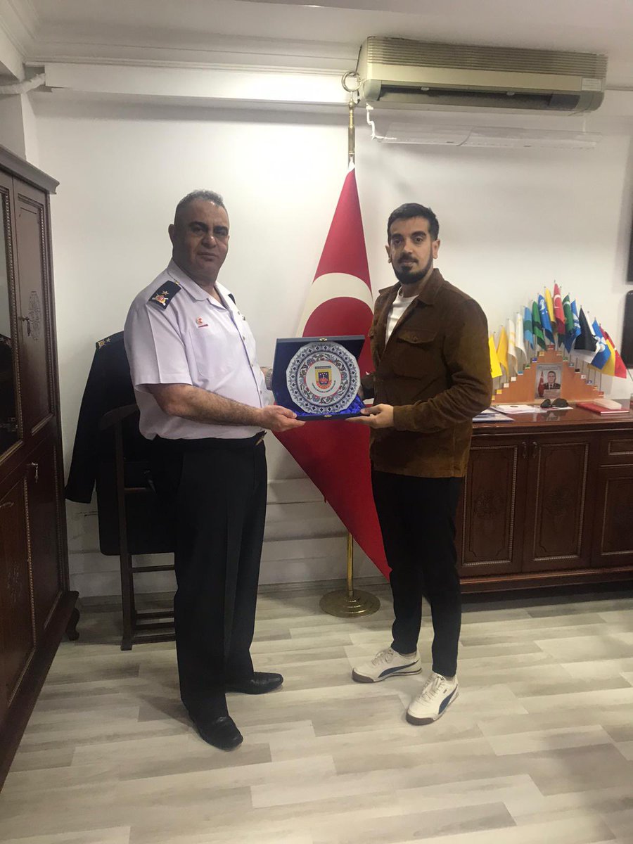 Jandarma Genel Komutanlığı Terörle Mücadele Daire Başkanı Değerli Abim Tuğgeneral Gökhan Şahin Paşamızı Makamında Ziyaret Ettim. 

Bu anlamlı plaket takdimi için kıymetli paşamıza çok teşekkür ederim.