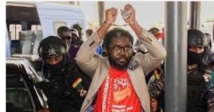PulseGhana's tweet photo. #ReOccupy Julorbi House demo: Police arrest Oliver Barker-Vormawor https://t.co/eNtfuVUS2I #Updateme https://t.co/CoIHGr6DzE