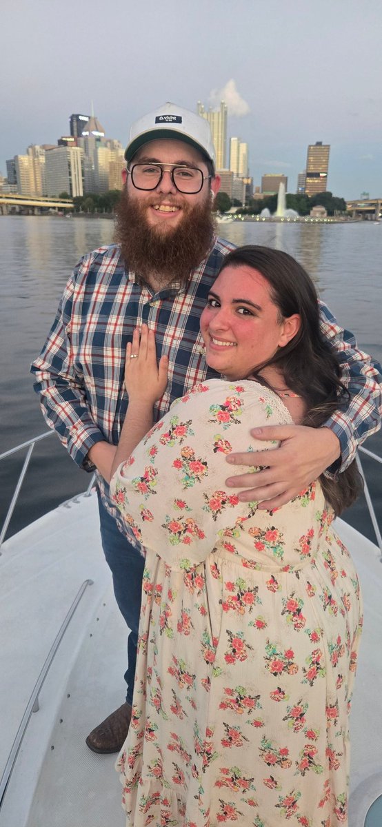 CaptainBobRush_'s tweet image. Congrats to these 2 on a newly engaged couple on RHBC. #popthequestion