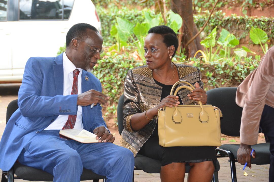 DrNambatyaGrace's tweet photo. 1/2
Earlier today, I addressed the media at the @UgandaMediaCent, about the upcoming Africa Traditional Medicine Day conference set for 10th October 2024. Though traditionally celebrated on 31st August, this year’s event will bring stakeholders together to discuss.. https://t.co/j8JIJ5CbKt