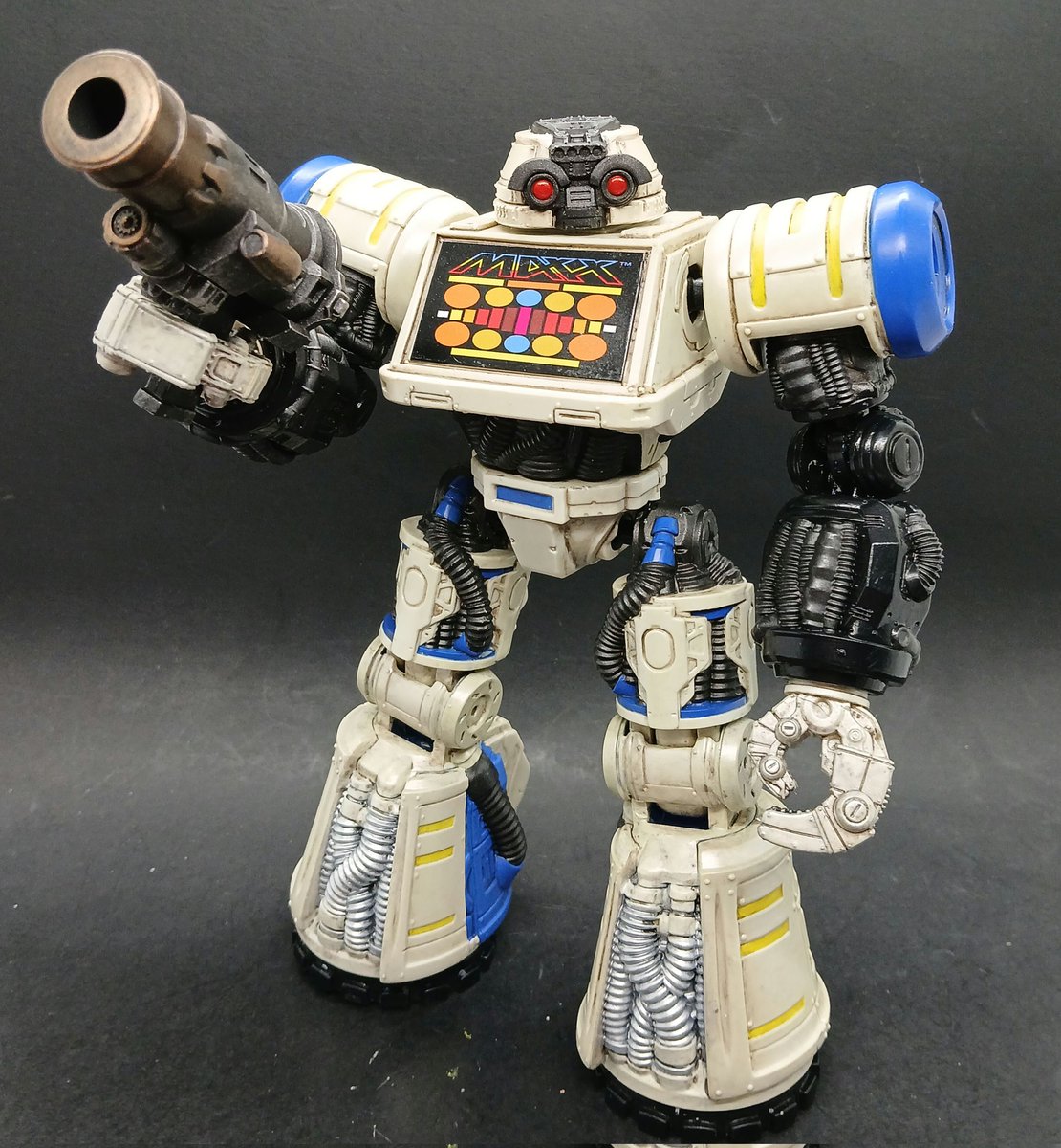 JinSaotome's tweet image. I did everything I could to salvage #RoboForce&apos;s Maxx Steele by the @nacellecompany. Unfortunately they really dropped the ball on these guys in terms of design and execution. I noticed in every online review the reviewers popped off the suction cup feet. That doesn&apos;t bode well…
