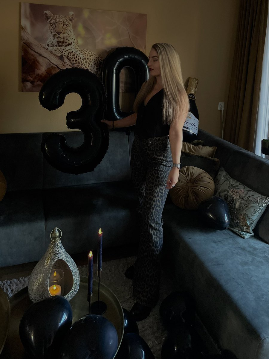 Season 30, episode 1. 🐆🥂🖤