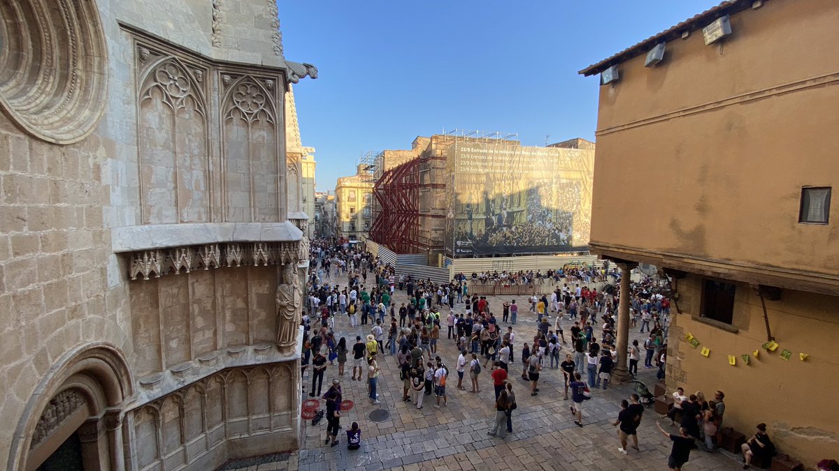 Tarragona Ràdio 🟣 (@tarragonaradio) on Twitter photo La Professó del Braç de <a href="/SantateclaTGN/">Santa Tecla Tarragona</a> amb <a href="/gonzas_g/">Gio Gonzales</a>, <a href="/pepsunye/">Josep Suñé</a>, els comentaris de <a href="/BesJoan/">Joan Menchon Bes</a> (Joan Menchón) i <a href="/jonyber/">Joan Maria Bertran</a> a la part tècnica. Com sempre des de Casa Balsells, seu dels Amics de la Catedral.
A les 19 h en directe 🎙️
🎧 96.7 FM, tarragonaradio.cat i APP’s La Professó del Braç de <a href="/SantateclaTGN/">Santa Tecla Tarragona</a> amb <a href="/gonzas_g/">Gio Gonzales</a>, <a href="/pepsunye/">Josep Suñé</a>, els comentaris de <a href="/BesJoan/">Joan Menchon Bes</a> (Joan Menchón) i <a href="/jonyber/">Joan Maria Bertran</a> a la part tècnica. Com sempre des de Casa Balsells, seu dels Amics de la Catedral.
A les 19 h en directe 🎙️
🎧 96.7 FM, tarragonaradio.cat i APP’s