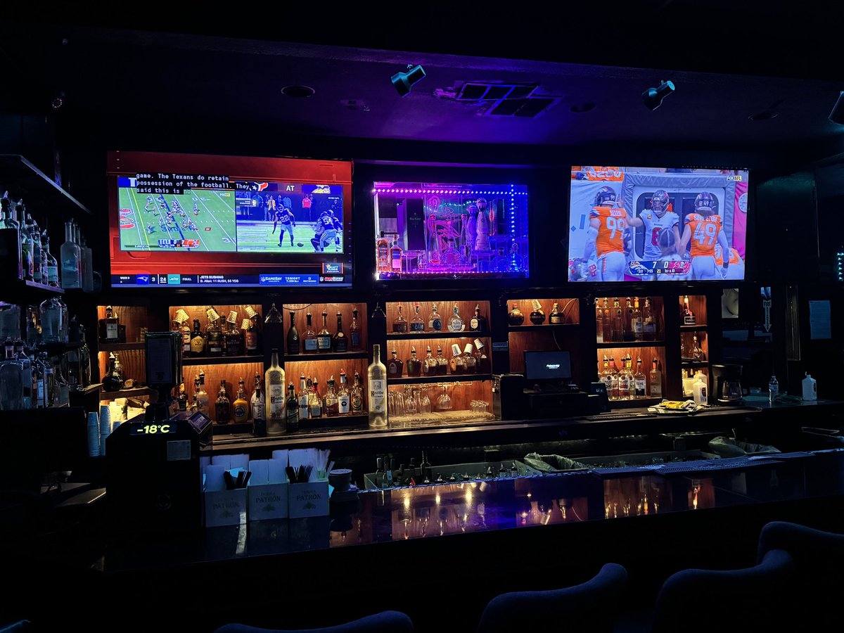 VIPTALENTENT's tweet image. The beautiful Brass Flamingo