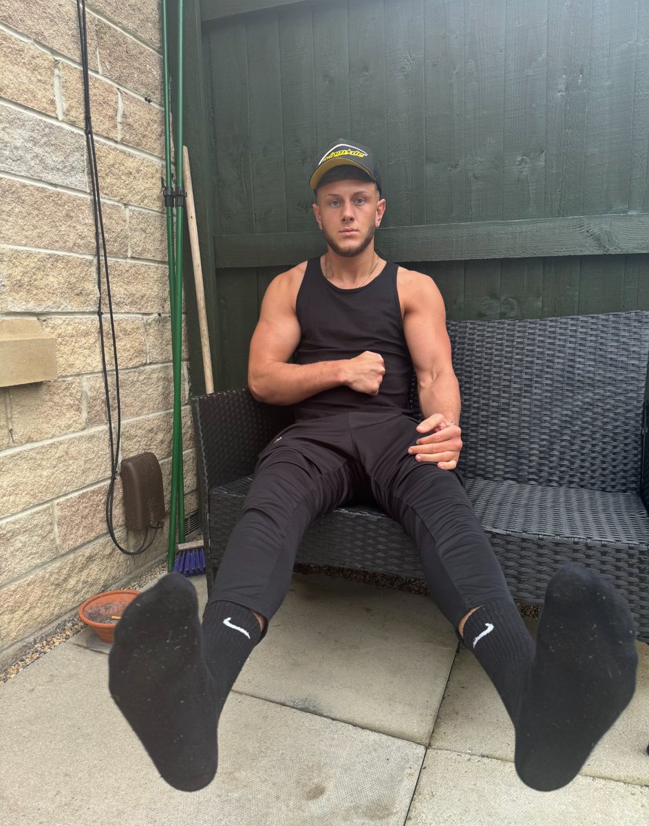 charliebex20's tweet photo. You can’t resist these sweaty socked feet… Straight after gym session😈🐽
#findom #cashmaster #paypig https://t.co/P87XAO1W13