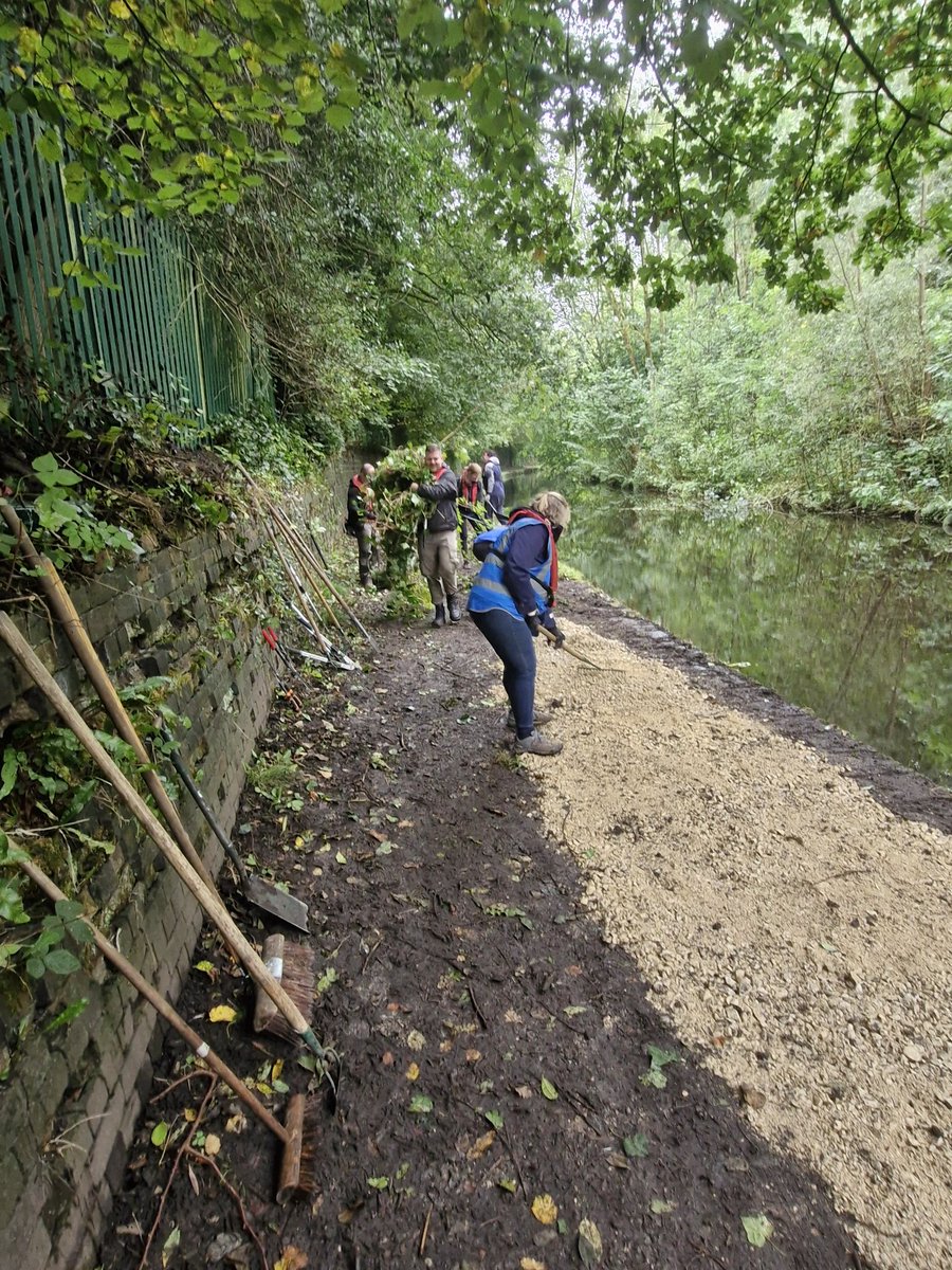 PeterBeswick CRT (@peterbeswickcrt) on Twitter photo Big turn out for our Huddersfield Narrow Canal West work party who managed to achieve tasks from towpath repairs removing vegetation from towpath and wash wall, overhanging branches  barrowing ,laying over 3 ton stone Well done to all  <a href="/CRTGary/">Gary Wilkinson CRT</a> <a href="/CanalRiverTrust/">Canal & River Trust</a> <a href="/CRTNorthWest/">Canal & River Trust North West</a> Big turn out for our Huddersfield Narrow Canal West work party who managed to achieve tasks from towpath repairs removing vegetation from towpath and wash wall, overhanging branches  barrowing ,laying over 3 ton stone Well done to all  <a href="/CRTGary/">Gary Wilkinson CRT</a> <a href="/CanalRiverTrust/">Canal & River Trust</a> <a href="/CRTNorthWest/">Canal & River Trust North West</a>