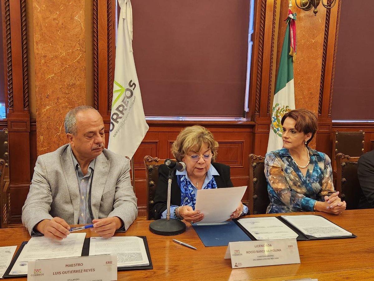 IME_SRE's tweet photo. 🌟 Se firma convenio de colaboración entre @CorreosdeMexico y @SRE_mx que potenciará las capacidades logísticas de las empresas mexicanas 📈. Gracias al apoyo de la #DGIEG y #CorreosClic se lleva a cabo esta colaboración 🤝, que traerá grandes beneficios para la comunidad mexicana en el exterior 🌍.