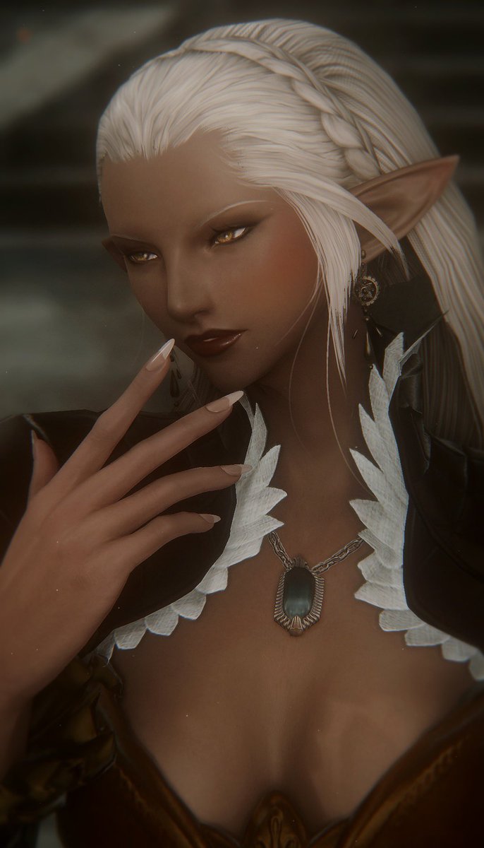 aeonaborealis's tweet photo. Vermillion on the lips 🗡️🥀 https://t.co/7yB5jsyPK1
