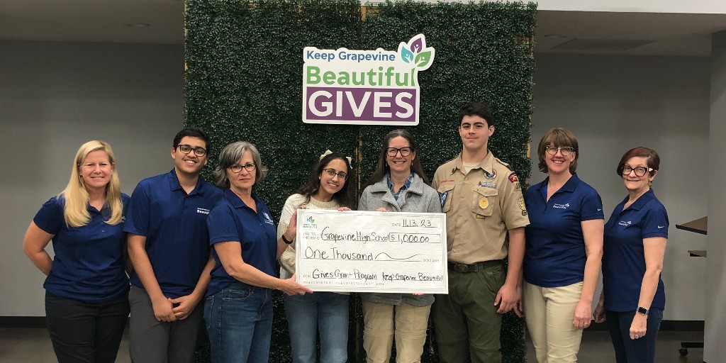 🗓️ Don’t miss out! Apply for KGVB Gives by October 8 for a chance to secure up to $5,000 for waste reduction, litter prevention, and beautification projects! 🌿 Thanks to Sam Pack’s Five Star Subaru-Grapevine for sponsoring! 🚗 Apply today at KeepGrapevineBeautiful.org/Gives 🌟