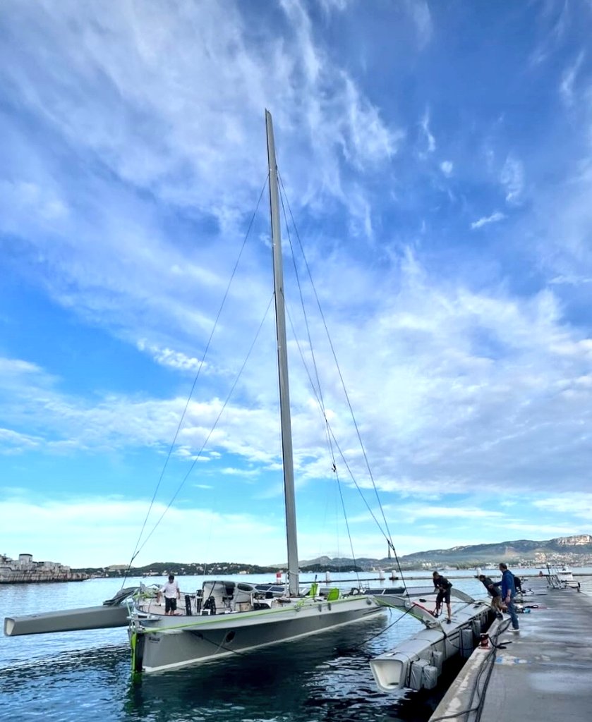 UltimBoat's tweet photo. #Ultime #MOD70 #Multi70 #Chantier
Zoulou a ete convoyé à Saint Mandrier sur Mer. Demâté et mis au sec.
Photo : Team Zoulou https://t.co/1q2avB2FHH
