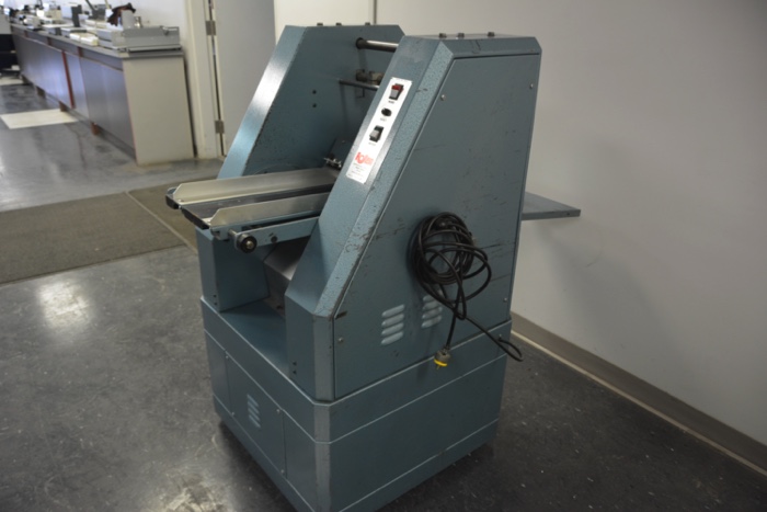 usedpresses's tweet image. ⚠️ Rollem AUTO 4 Available ⚠️

-Numbering, perforating, scoring and slitting 
-Min Sheet: 4 x 4 in
-Max Sheet: 14x23 in
-Floor Size: 36x53 in

Visit ow.ly/uHnh50Ttyw2 👈 

Call  ☎️+1 (416) 752-4488 or e-mail machines@printersparts.com 

#Rollem #Auto4 #Perforator