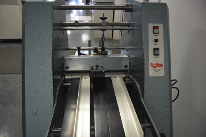 usedpresses's tweet image. ⚠️ Rollem AUTO 4 Available ⚠️

-Numbering, perforating, scoring and slitting 
-Min Sheet: 4 x 4 in
-Max Sheet: 14x23 in
-Floor Size: 36x53 in

Visit ow.ly/uHnh50Ttyw2 👈 

Call  ☎️+1 (416) 752-4488 or e-mail machines@printersparts.com 

#Rollem #Auto4 #Perforator