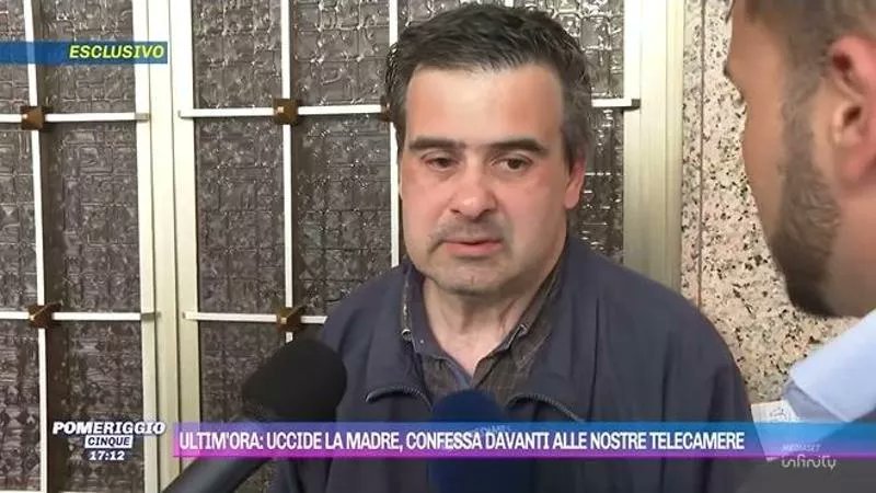 ultimoranet's tweet photo. Spezzano di Fiorano (Modena), il 50enne Lorenzo Carbone ha confessato in diretta tv a 'Pomeriggio 5' di aver strangolato la madre 80enne Loretta Levrini: "Non ce la facevo più, non riuscivo a gestirla". La donna era stata trovata morta ieri nella sua abitazione. Il giornalista della trasmissione Mediaset ha quindi chiamato i carabinieri e Carbone è stato arrestato @ultimoranet