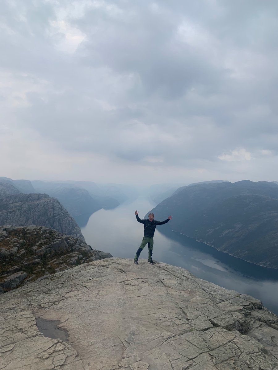 God mandag kveld fra Preikestolen