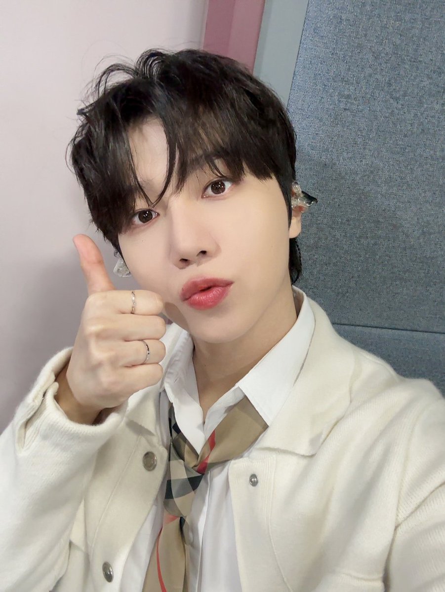 JinHoPentagonFr's tweet photo. TWITTER / X — 23.09.24

[📸] 22.09.24 @ SBS #Inkigayo 

#펜타곤 #PENTAGON
#진호 #JINHO
#CHORD
#나만의_이별 #Goodbye_With_You

__
Jinho France https://t.co/BE06w0D25V