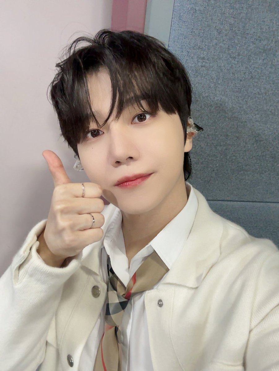 JinHoPentagonFr's tweet photo. TWITTER / X — 23.09.24

[📸] 22.09.24 @ SBS #Inkigayo 

#펜타곤 #PENTAGON
#진호 #JINHO
#CHORD
#나만의_이별 #Goodbye_With_You

__
Jinho France https://t.co/BE06w0D25V