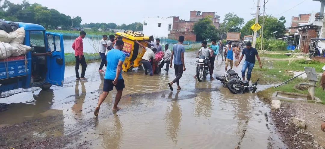 myashtripathi's tweet photo. @RahulGandhi sir look at the pathetic condition of your #raebareli roads (jagatpur) .... It's a view of newly built highway just beside a pond &amp; daily no. Of students and buses pass from here neglecting any severe cause... And unfortunately this is gonna sustain for long for sure https://t.co/1avTOLJXud