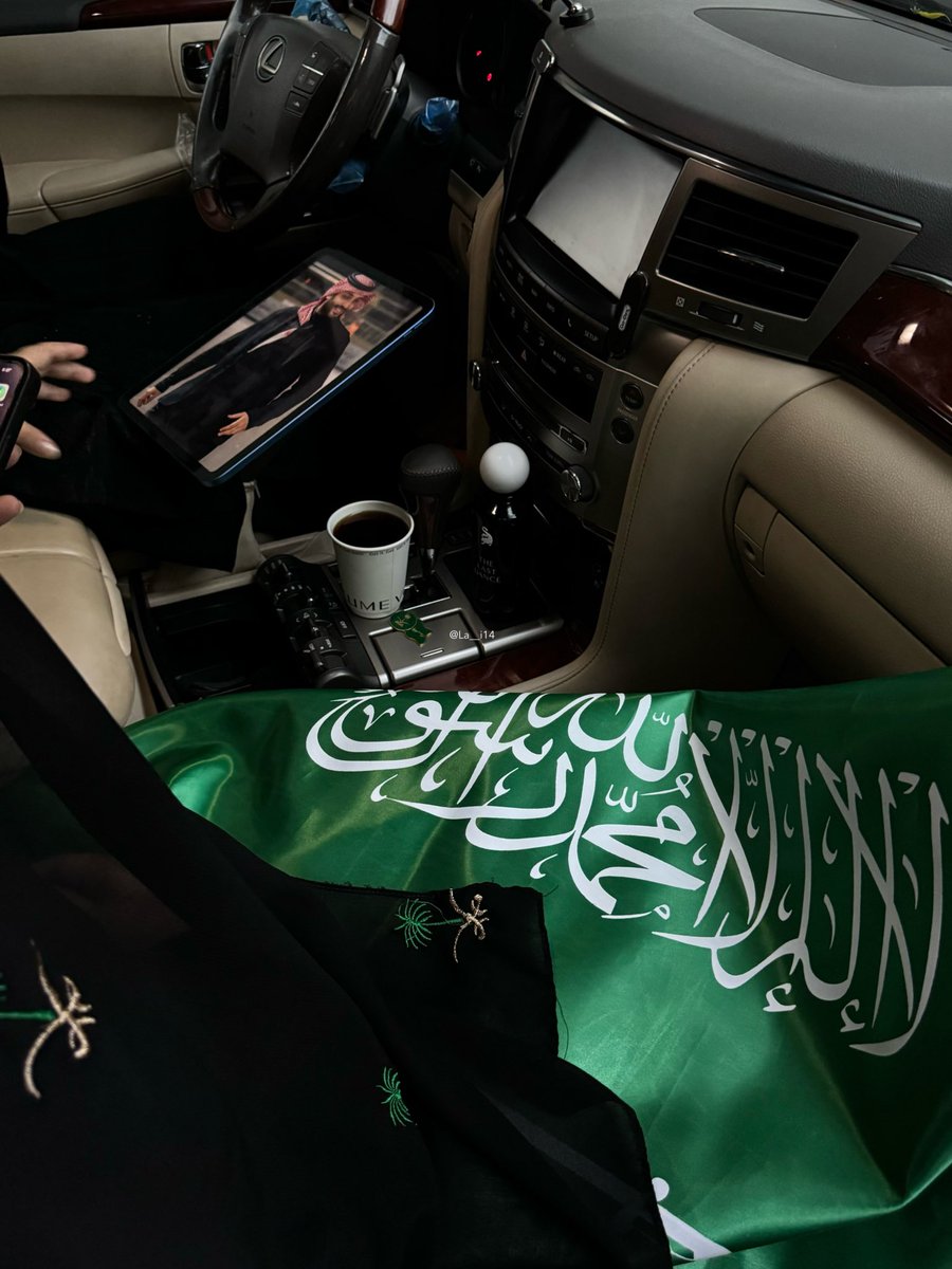 La__i14's tweet photo. شاركونا آخر صورة عندكم بالاستديو 🇸🇦 https://t.co/u2ZQIKG5ft
