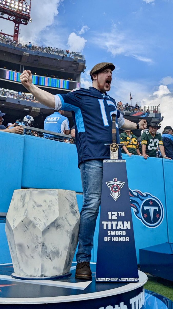 SFarrellyPro's tweet photo. Thank you Tennessee Titans for the honour of making me the 12th man yesterday #TitanUp 👊🏻 https://t.co/DVZseAzpWh