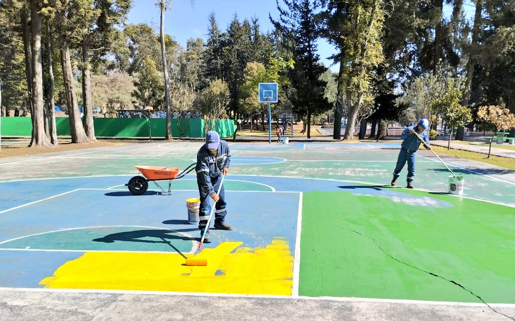 ObrasQuito's tweet photo. 🤩#ParquesMetropolitanos | El #ParqueCarollo luce papelito🤩

Trabajamos en:

🗑️Limpieza de basura común 
🖌️Pintura en espacios deportivos y mobiliario
👨‍🌾Mantenimiento de áreas verdes

⏰Por los cortes eléctricos atendemos de 06h00 a 19h00⏰

#QuitoRenace 
#QuitoQuedaPapelito https://t.co/fh51n6Ursw