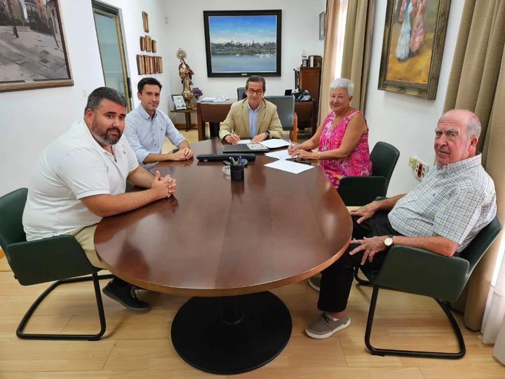 .<a href="/ASEM_SEVILLA/">ESCLEROSIS MÚLTIPLE SEVILLA</a>  ha firmado un Convenio con el Real e Ilustre Colegio de  Farmacéuticos de Sevilla, <a href="/COF_Sevilla/">COF Sevilla</a> , para estrechar lazos y fijar líneas de  colaboración, en beneficio de las personas que padecen #Esclerosismultiple y/o enfermedades neurológicas similares.