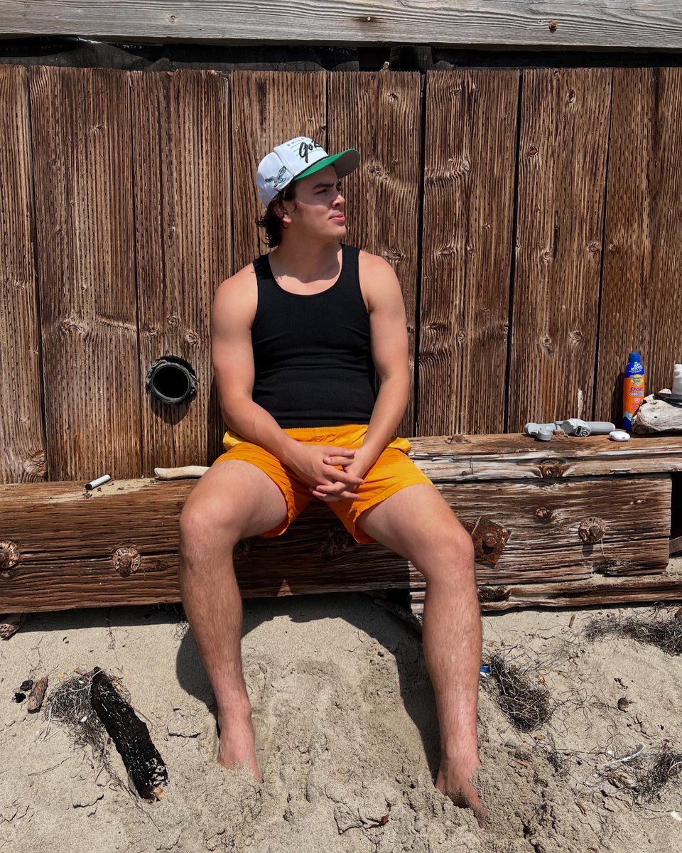HayesGrier's tweet photo. Surfs up 🏄🏻‍♂️ https://t.co/WnPb62C5ba
