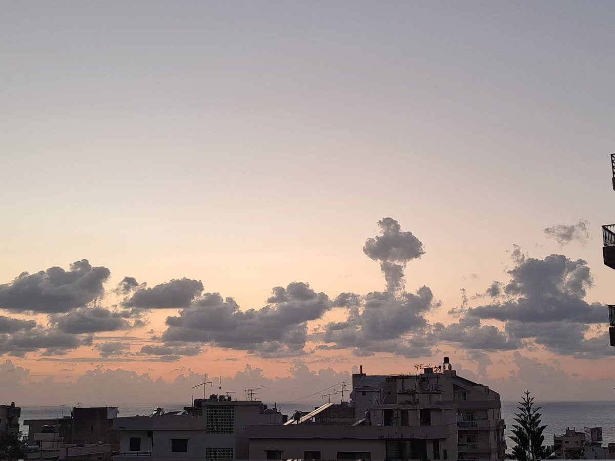 NikoleBK's tweet photo. During today’s #sunset, I spotted a cloud shaped like a #cross 🙏. It feels like a powerful sign of #hope for our country 🇱🇧during these challenging times. The journey ahead may be tough, but I believe peace will ultimately prevail.
#lebanon https://t.co/UOFQDL1x1k