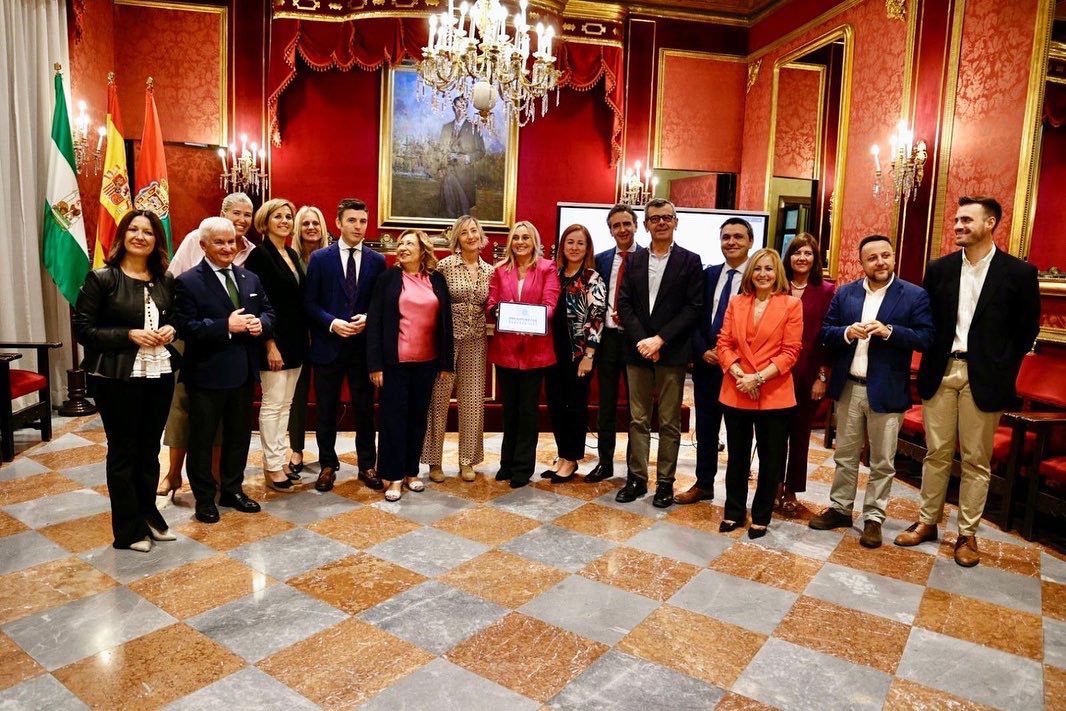 Nuestra alcaldesa <a href="/marifrangr/">Marifran Carazo</a> ha presentado hoy el #Presupuesto2025 del <a href="/aytogr/">Ayuntamiento de Granada</a> 

Después de 14 años, #Granada puede tener un presupuesto aprobado el 1 de enero

Más para digitalización e innovación 

No suben ni tasas ni impuestos!