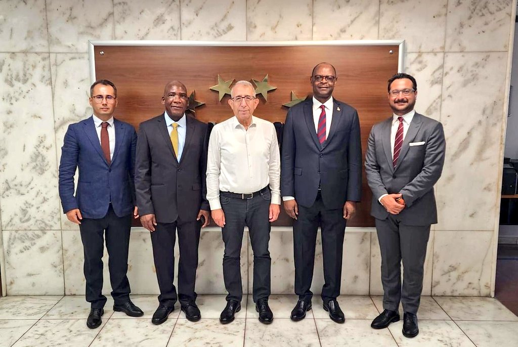 ZimAnkara's tweet photo. 🇿🇼🇹🇷
Held positive business engagements today at MERSIN, with ÇUKUROVA MAKINA, a heavy duty construction machinery company.
@MoFA_ZW @MinistryofTID @HeraldZimbabwe @TC_HarareBE @nickmangwana https://t.co/Ho88tdywo2