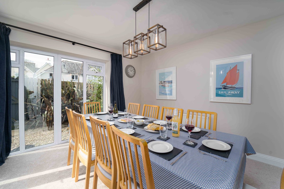 CornishEscapes_'s tweet photo. 💙 Escape of the week 💙Merlins is a stunning five bedroom property nestled in Lelant, close to the beautiful sands of Porthkidney. https://t.co/0W7yYZRGug https://t.co/7WqkfbG6vk