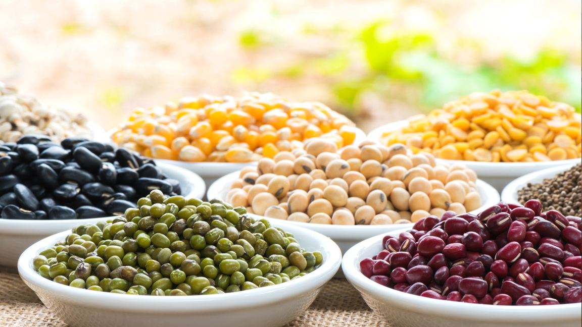 Healthinsurane4's tweet photo. Health & Life Solutions Monday HEALTH TIP:
In a 2021 study, researchers found that those who consume 1 cup of beans/legumes each day, had significantly lower LDL cholesterol levels than they did on day 1.
#MondayHealthTip #ManicMonday #BenefitsOfBeans #Legumes #HI4E.org https://t.co/0Kqg1JIgpJ