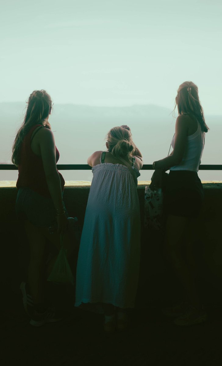 blondesloth's tweet photo. Into the blue https://t.co/4lubJFkeT3
