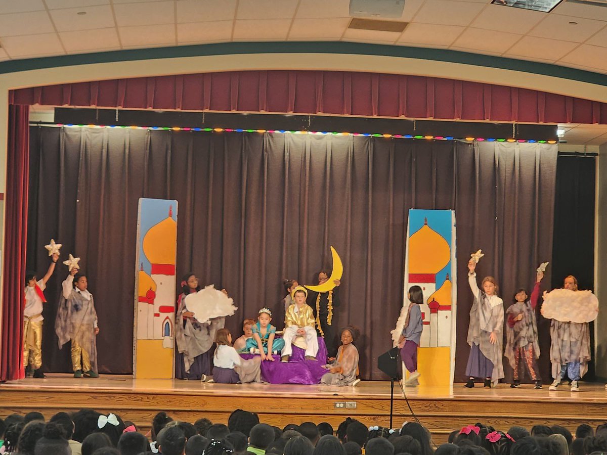 RedDukeMusic's tweet image. The cast of Aladdin, Kids Edition, had a wonderful first two performances at @MarekElem today! Thank you to the Marlins for a great morning!