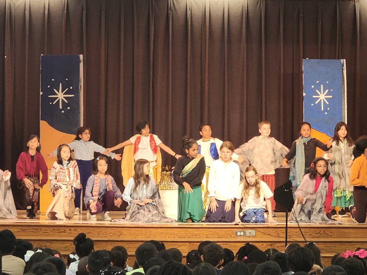 RedDukeMusic's tweet image. The cast of Aladdin, Kids Edition, had a wonderful first two performances at @MarekElem today! Thank you to the Marlins for a great morning!