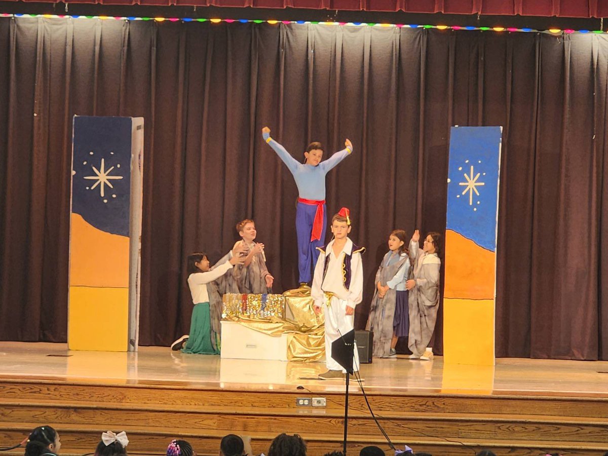 RedDukeMusic's tweet image. The cast of Aladdin, Kids Edition, had a wonderful first two performances at @MarekElem today! Thank you to the Marlins for a great morning!