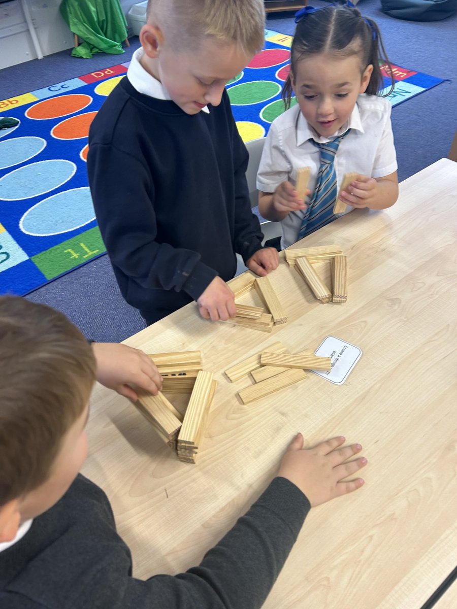 P1/2 had a fantastic session with Laura <a href="/UHISTEM/">UHI STEM</a> today. She explained the various jobs that engineers do. <a href="/DYWScot/">DYW Scotland</a>. We also used Kapla and our problem solving skills to complete a number of engineering/mathematical challenges.@mathsweekscot