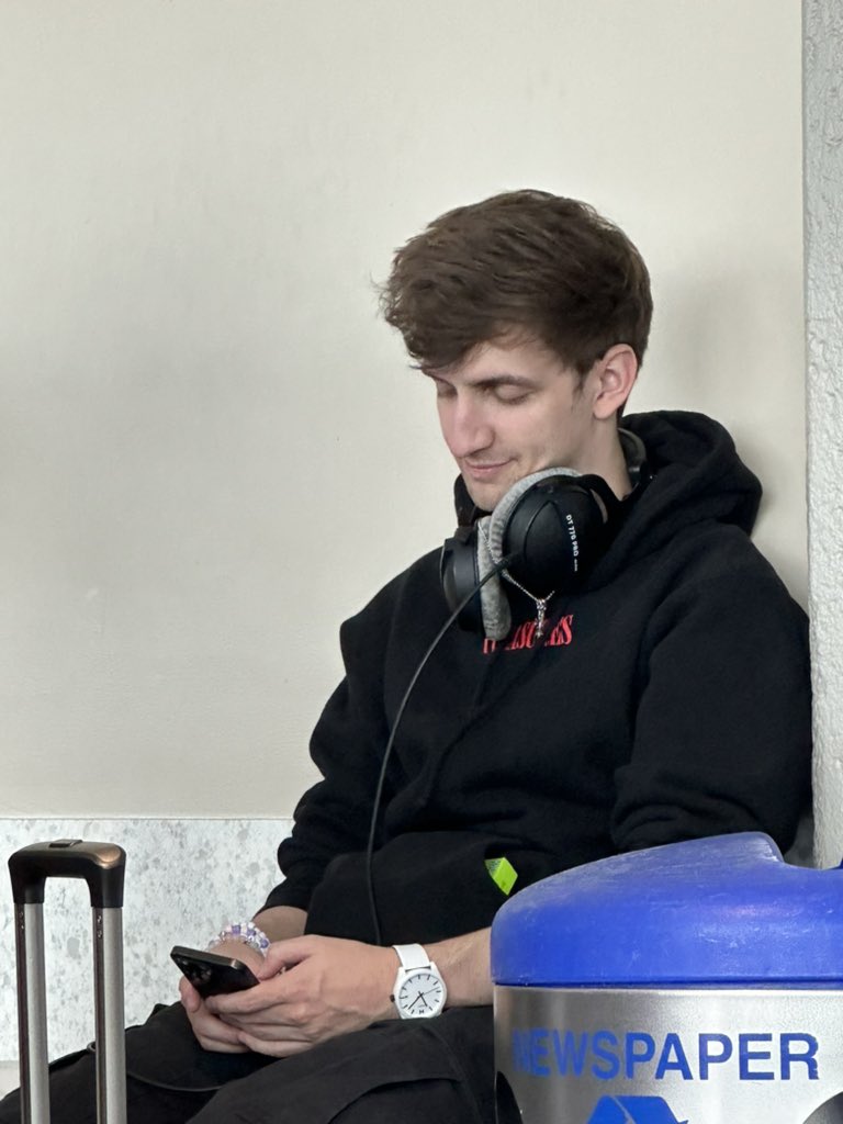 Holy shit is that <a href="/Pezzy__/">Pezzy</a>